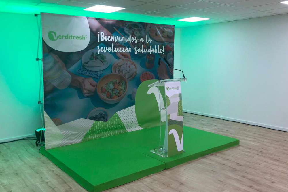 Disseny Identitat corporativa. Marca aplicacions papereria, retolació comercial, elements publicitaris. Verdifresh-marca-grup Foodiverse_Gisela Almerich comunicacio grafica