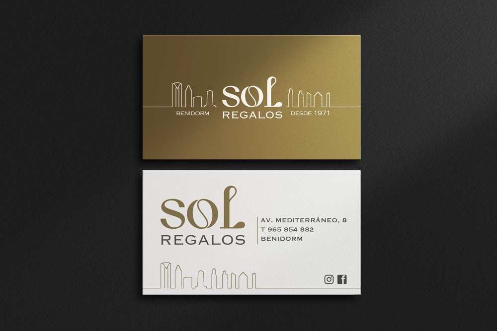 Branding Sol Regalos Benidorm disseny de marca, aplicació en paper de regal, bosses i disseny de retolació comercial. Targetes de visita. Gisela Almerich disseny gràfic València.