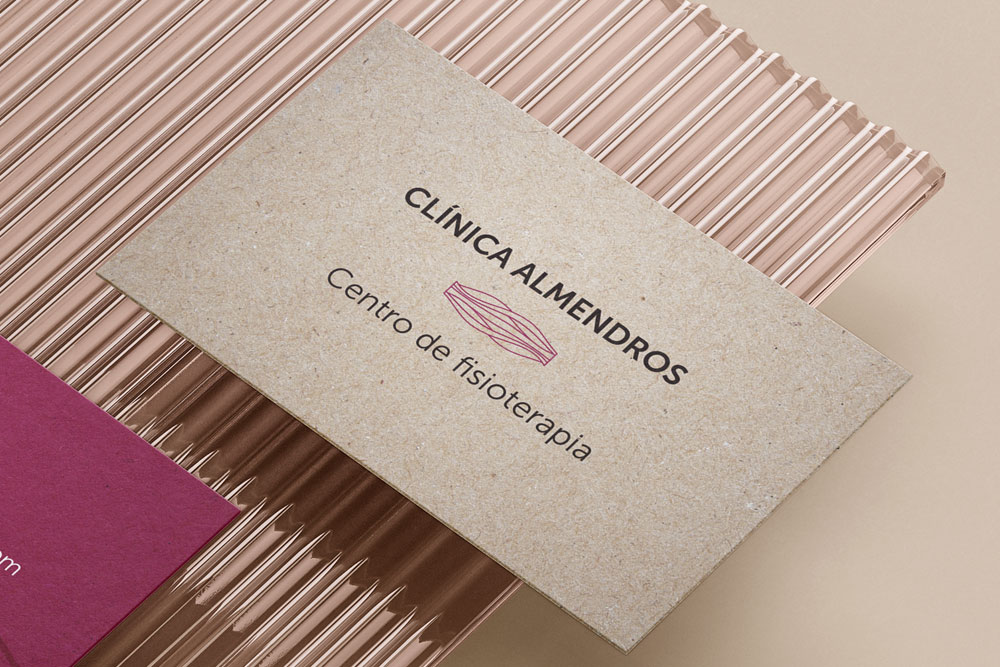 Identitat-corporativa,-disseny-grafic-disseny-papereria-basica-Clinica-Almendros-Benidorm_disseny_aparador_GiselAlmerich-comunicació-gràfica_01