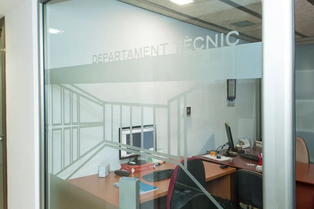 Identitat corporativa Aluvidre. Disseny de retolació comercial..