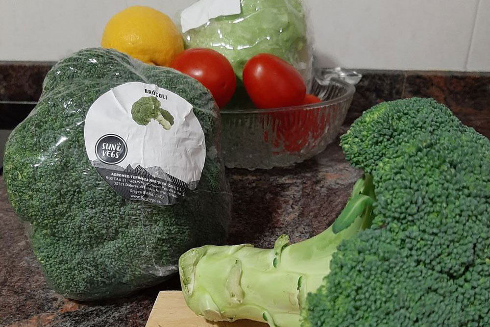 Disseny gràfic d'etiquetage, enganxines per a productes hortícoles de la marca de productes alimentarias Sun&Vegs. Gisela Almerich comunicació gràfica