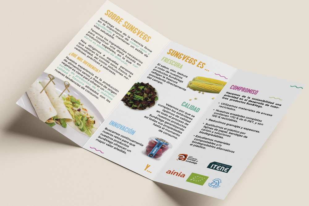 Disseny gràfic triptic publicitari Su&Vegs, marca perteneixent al grup Foodiverse/Verdifresh. GiselaAlmerich comunicació gràfica.